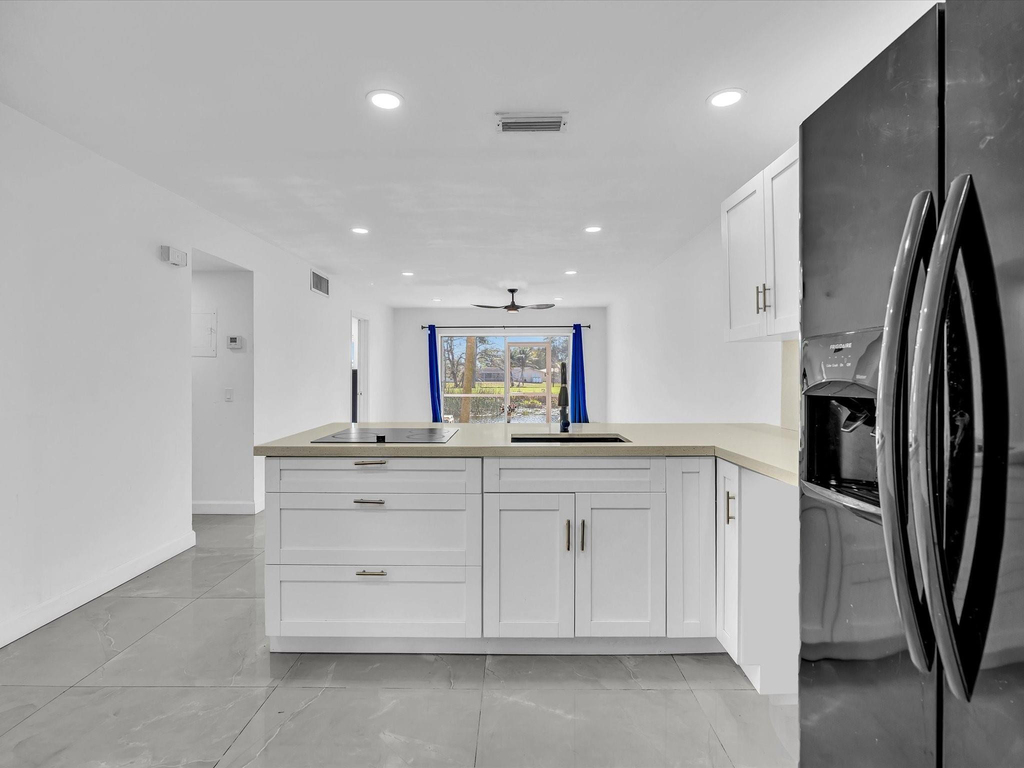 2451 Sw 82nd Avenue - Photo 10