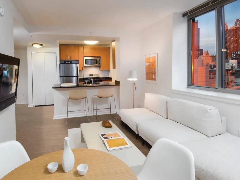West 52nd Street - Photo 2