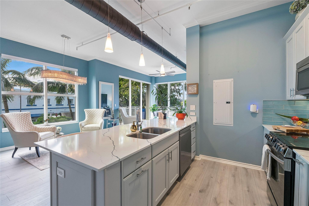 313 Ne 2nd Street - Photo 2