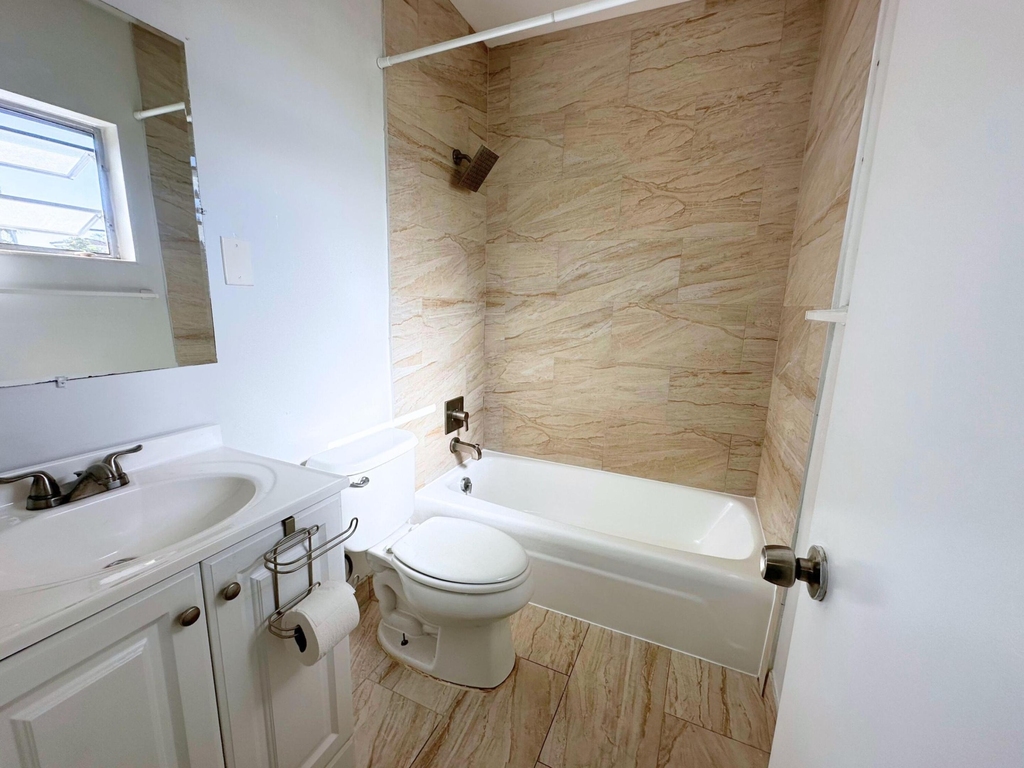 312 Ne 15th Avenue - Photo 1