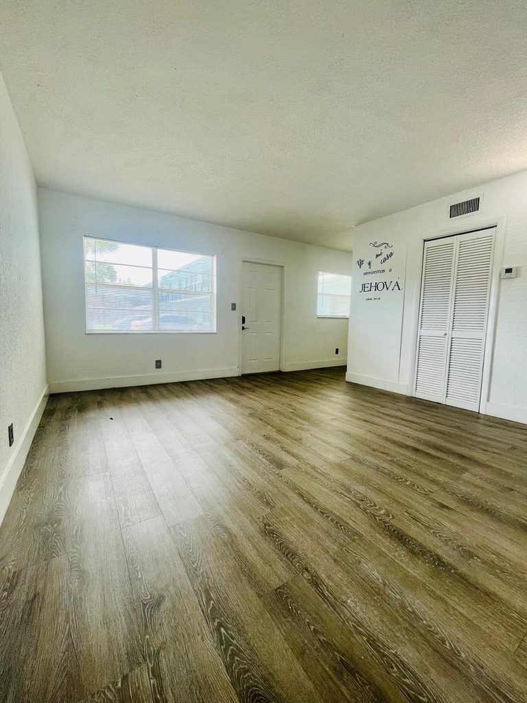 651 Nw 42nd Court - Photo 31