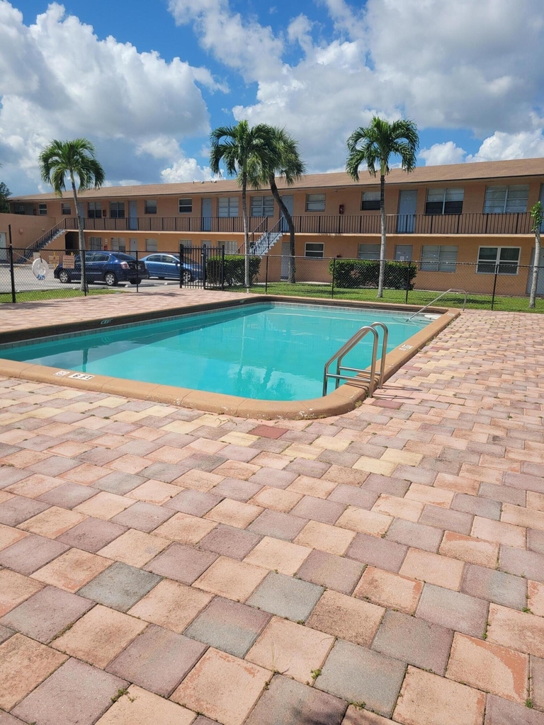 651 Nw 42nd Court - Photo 35