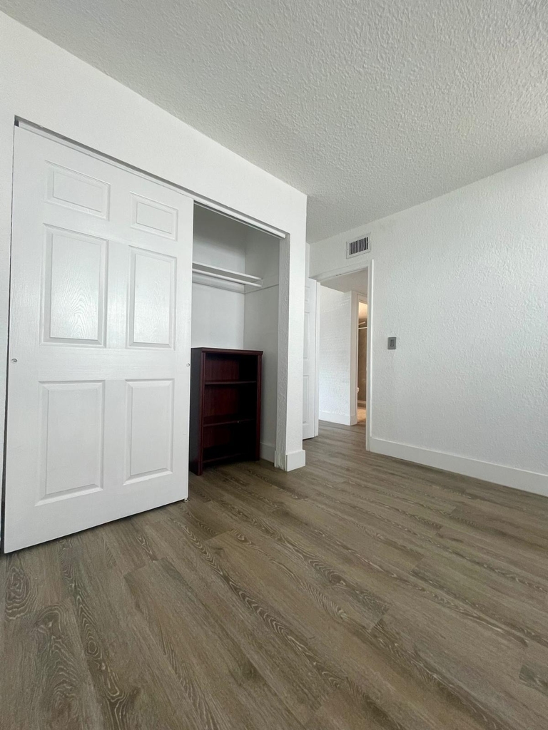 651 Nw 42nd Court - Photo 27
