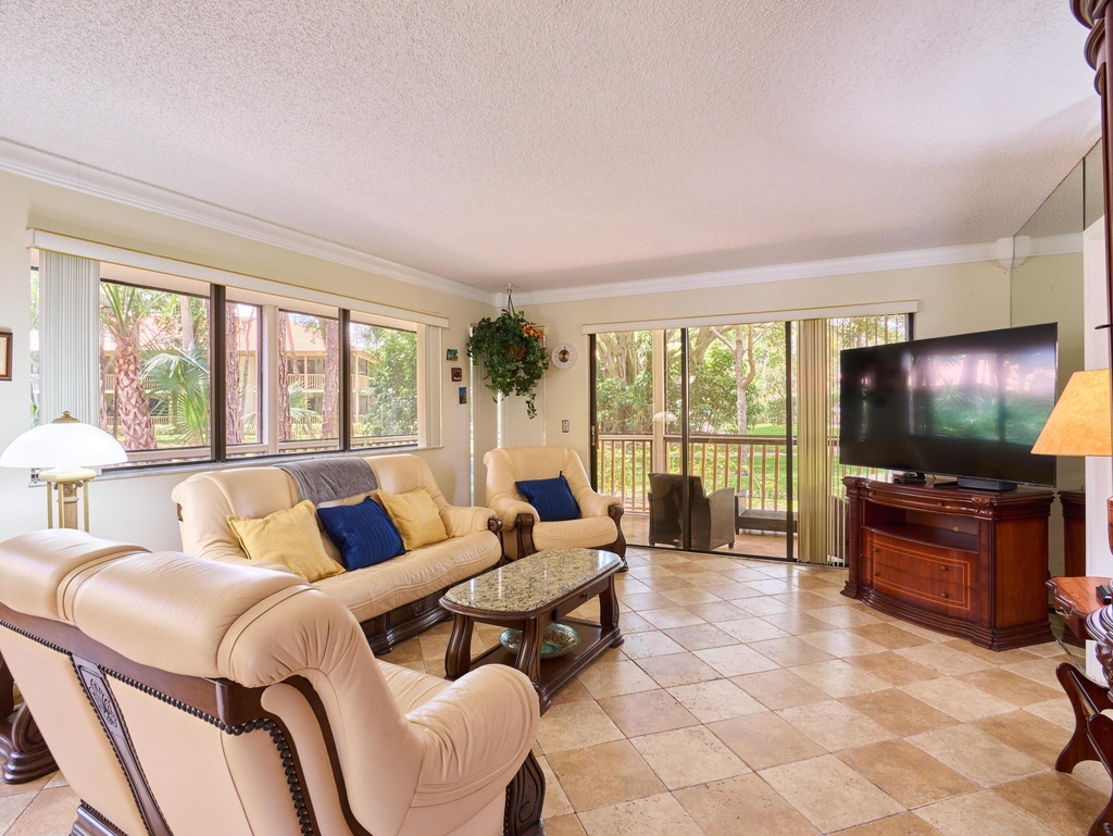 563 Brackenwood Place - Photo 4