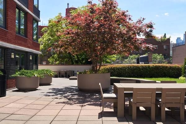 West 55th Street - Photo 8