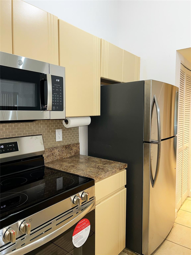 2850 N Oakland Forest Drive - Photo 5