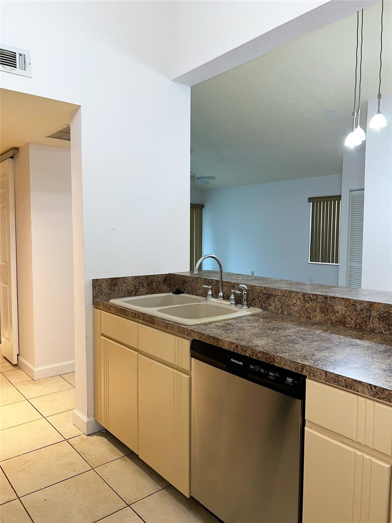 2850 N Oakland Forest Drive - Photo 6