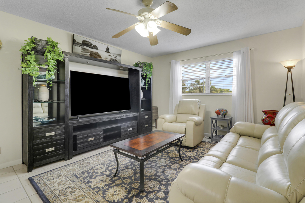400 Fern Street - Photo 0