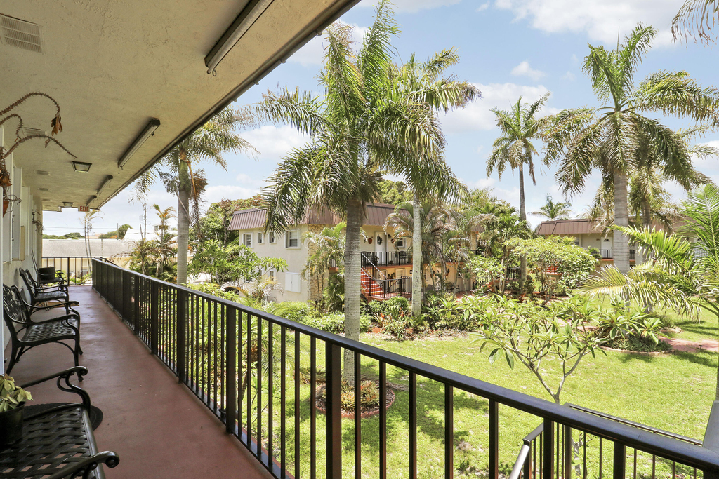 400 Fern Street - Photo 2