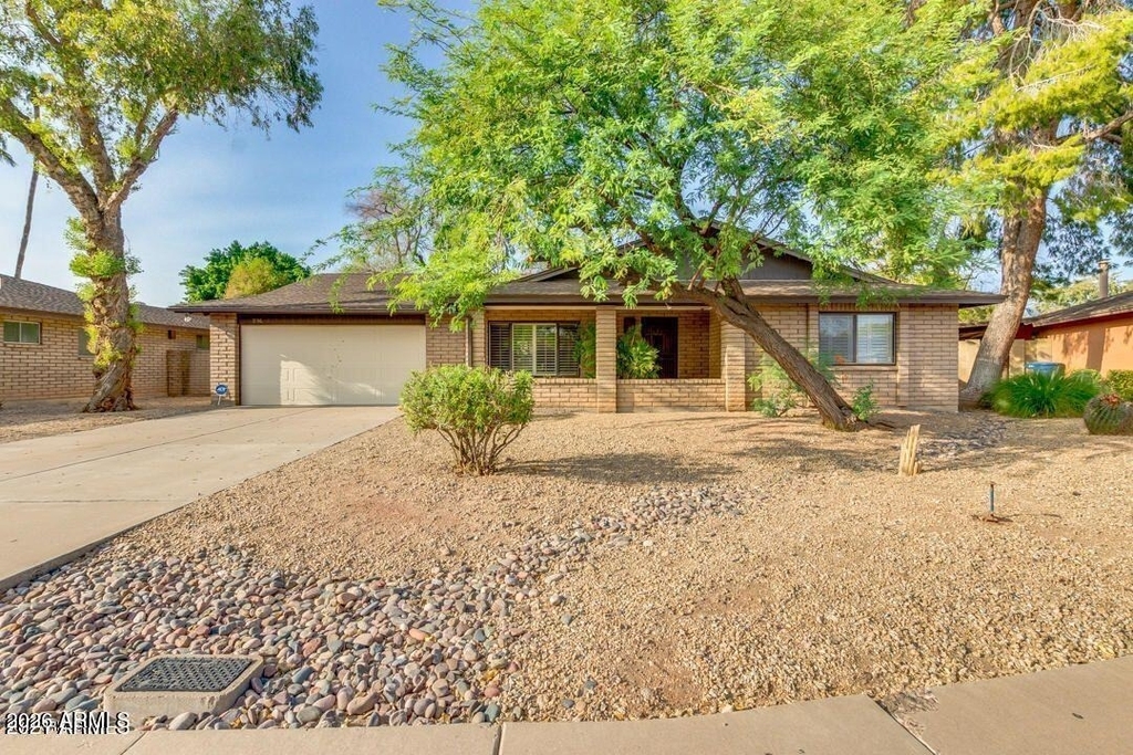 1536 E Gemini Drive - Photo 0