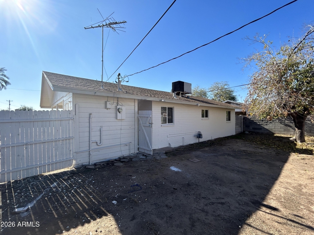 114 W Riley Drive - Photo 6