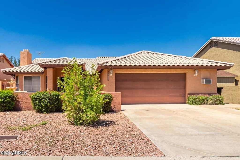 1924 E Sharon Drive - Photo 1