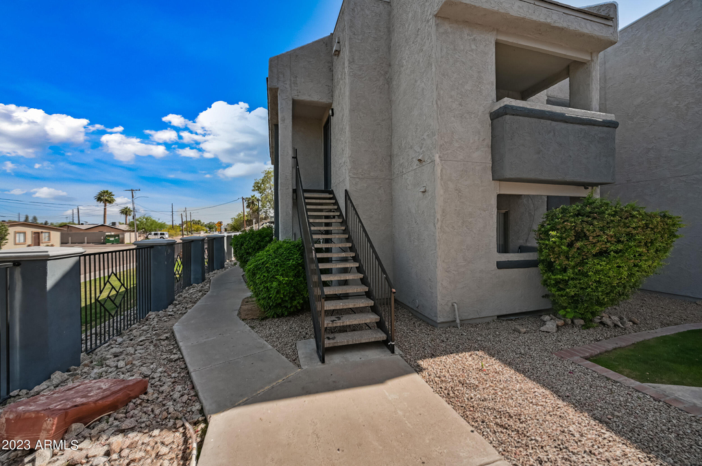 4410 N Longview Avenue - Photo 0
