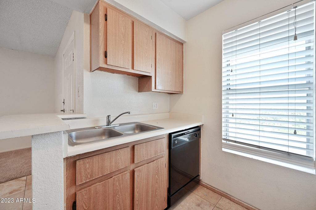 4410 N Longview Avenue - Photo 4