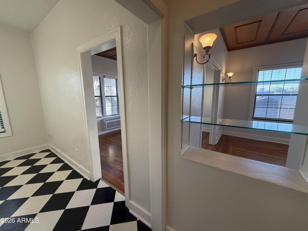 902 E Palm Lane - Photo 0
