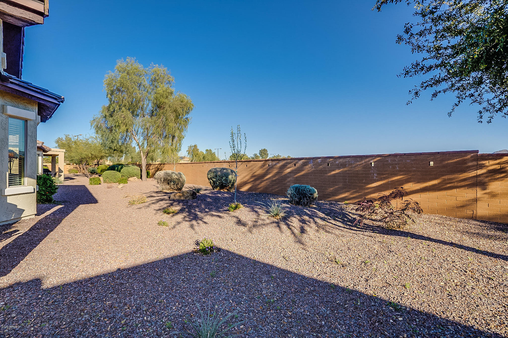 26731 W Pontiac Drive - Photo 38