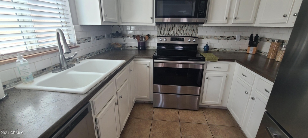 1126 E Charleston Avenue - Photo 6