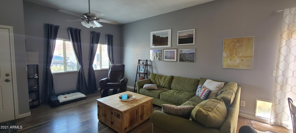 1126 E Charleston Avenue - Photo 5