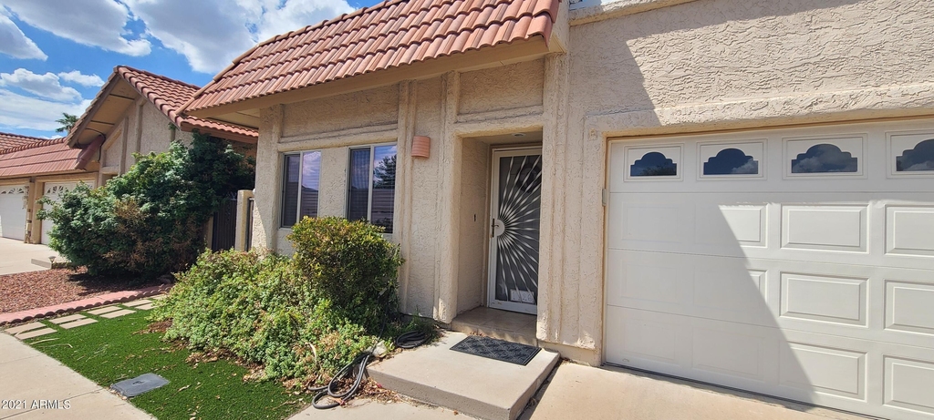 1126 E Charleston Avenue - Photo 0