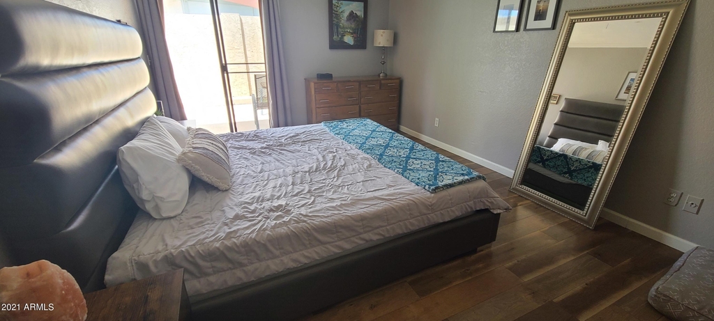 1126 E Charleston Avenue - Photo 3