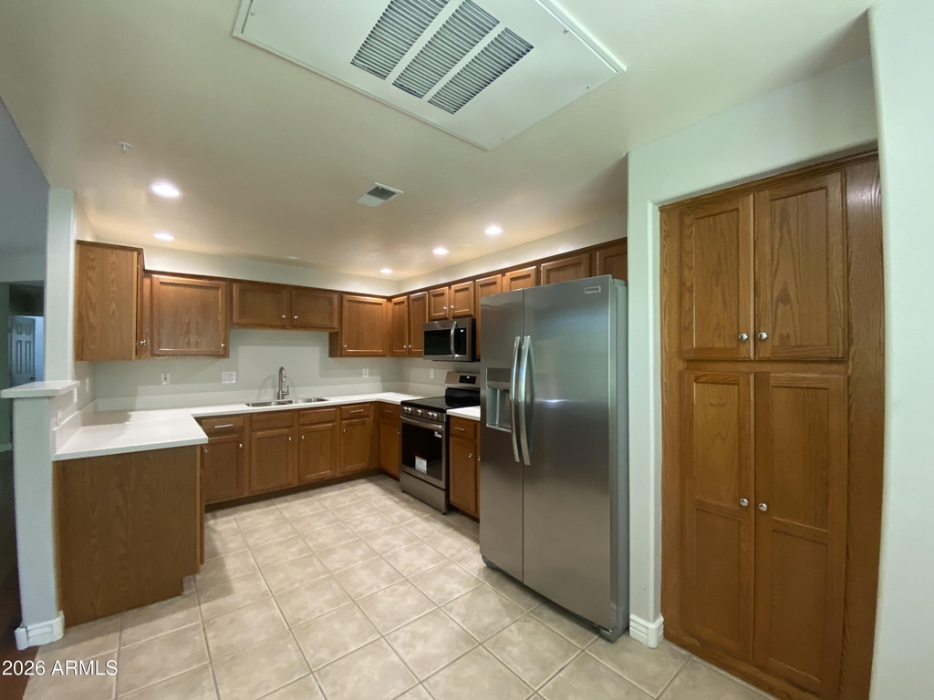 16801 N 94th Street - Photo 5