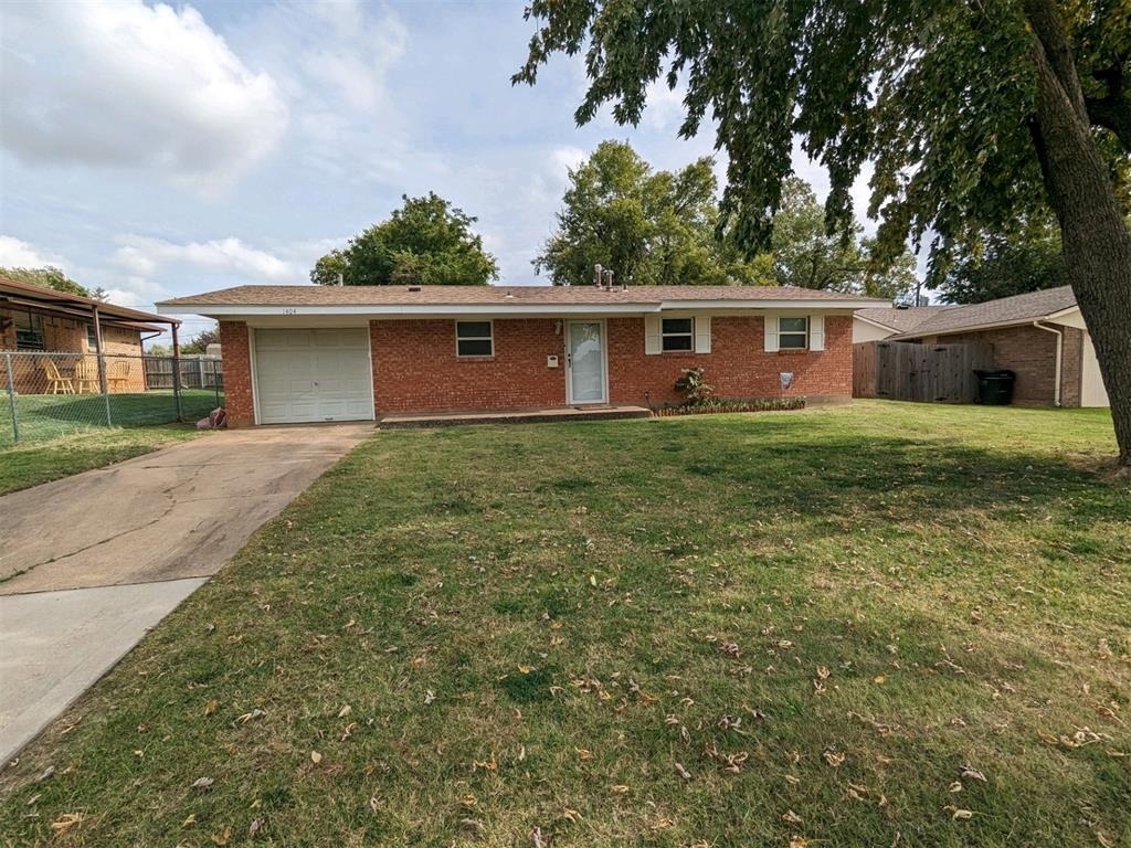 1404 Heather Lane - Photo 0