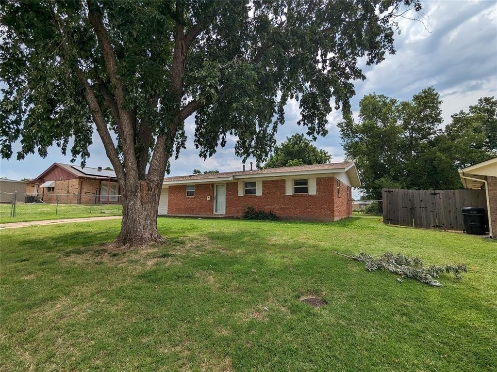 1404 Heather Lane - Photo 2