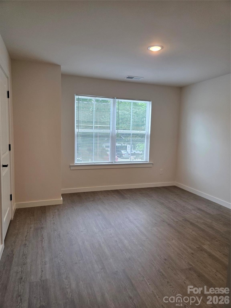 104 10th Avenue Se - Photo 6