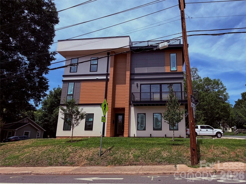 212 Smallwood Street S - Photo 1