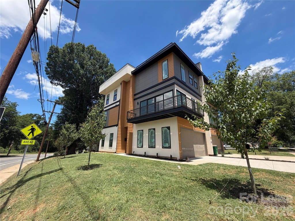 212 Smallwood Street S - Photo 2