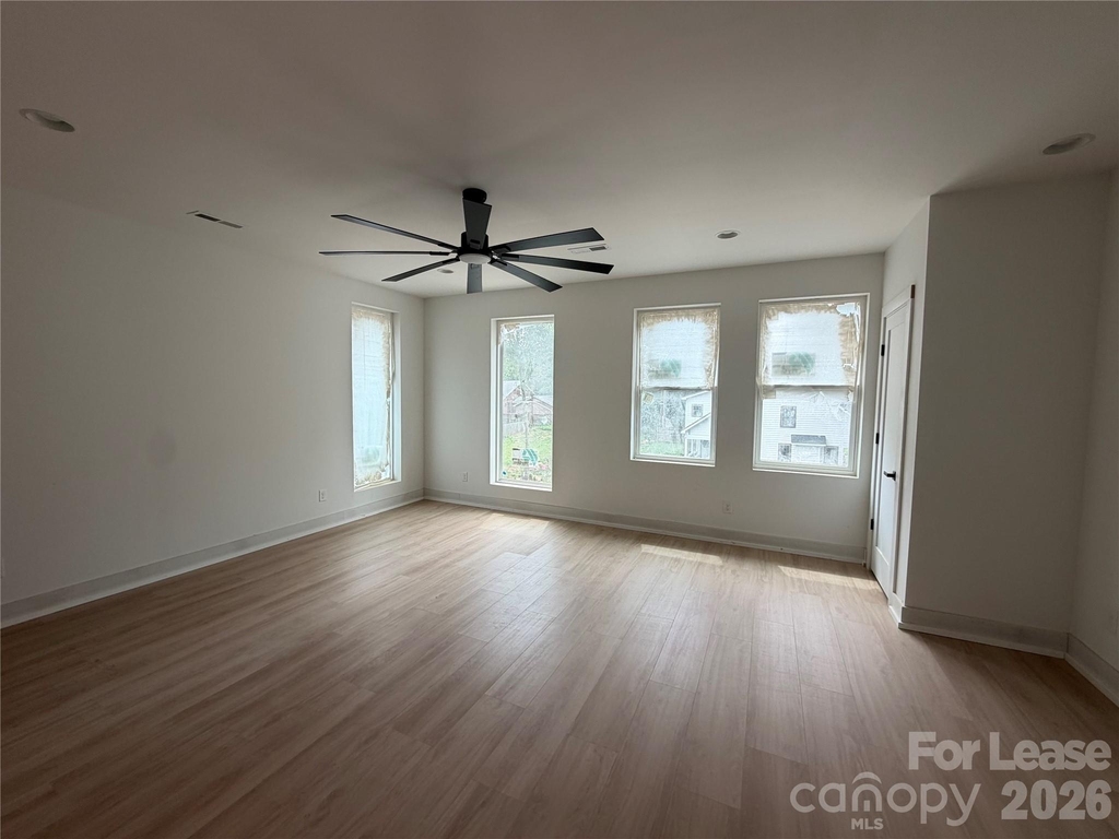 212 Smallwood Street S - Photo 6