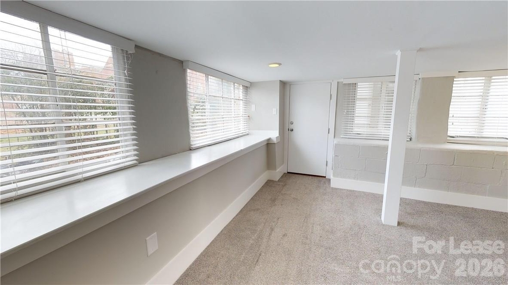 428 Hawthorne Lane - Photo 2