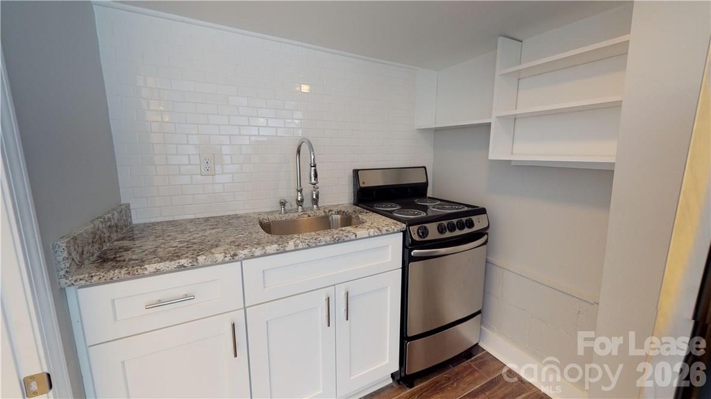 428 Hawthorne Lane - Photo 5