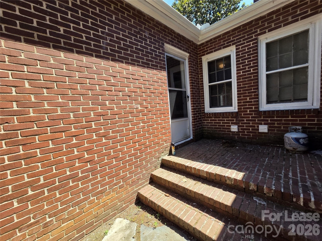 322 W Mccubbins Street - Photo 9