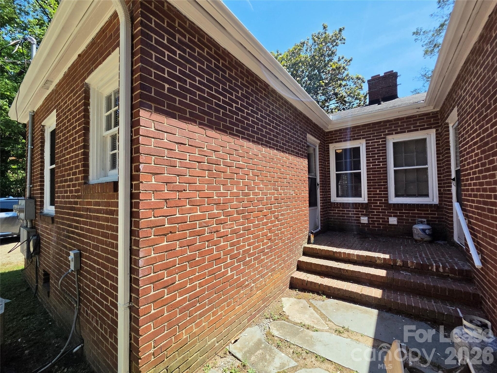 322 W Mccubbins Street - Photo 10