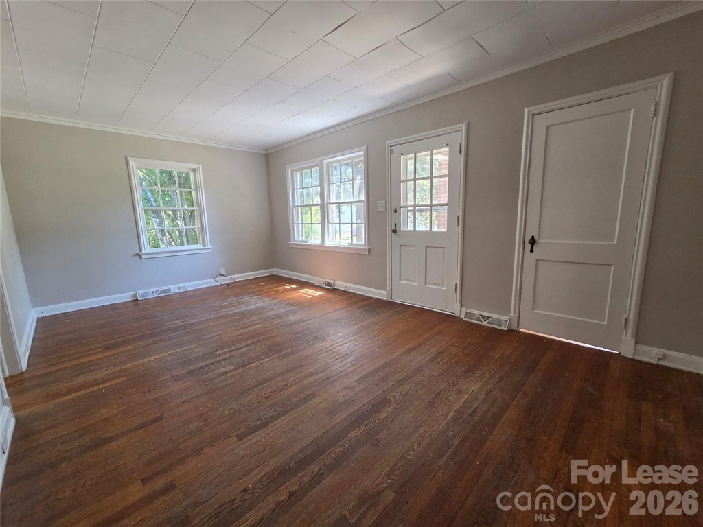 322 W Mccubbins Street - Photo 2