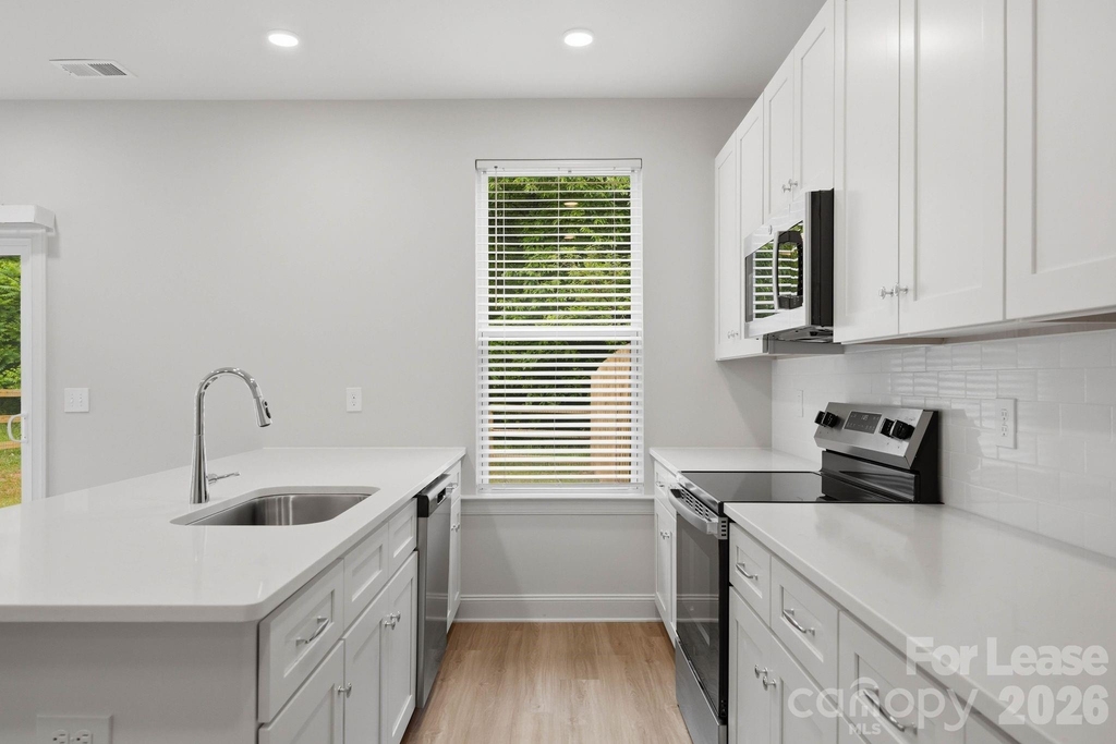 645 Brookwood Street - Photo 6