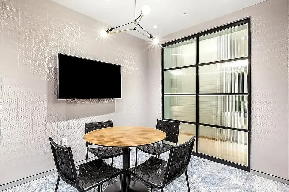 West 37th Street - Photo 9