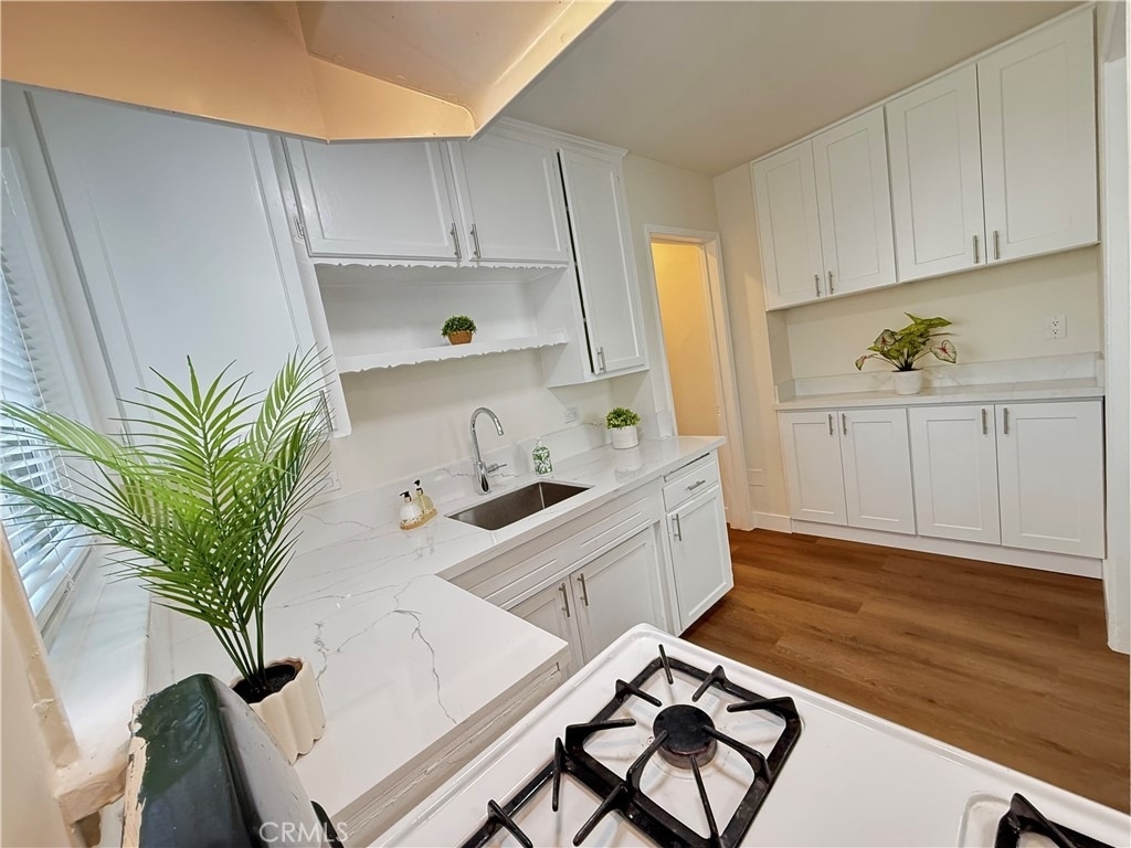 549 N Niagara - Photo 2