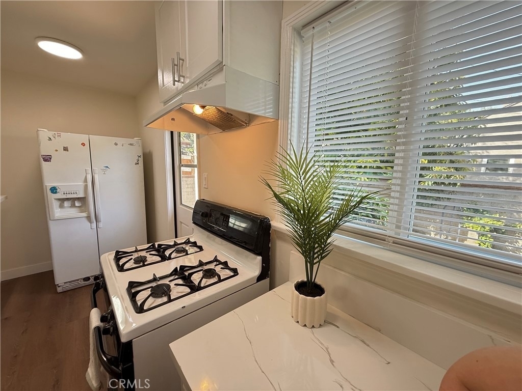 549 N Niagara - Photo 3