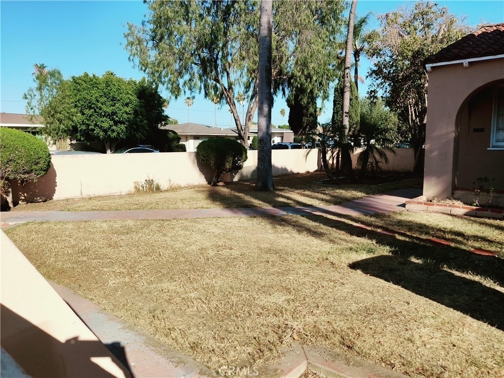 853 N Zeyn - Photo 3