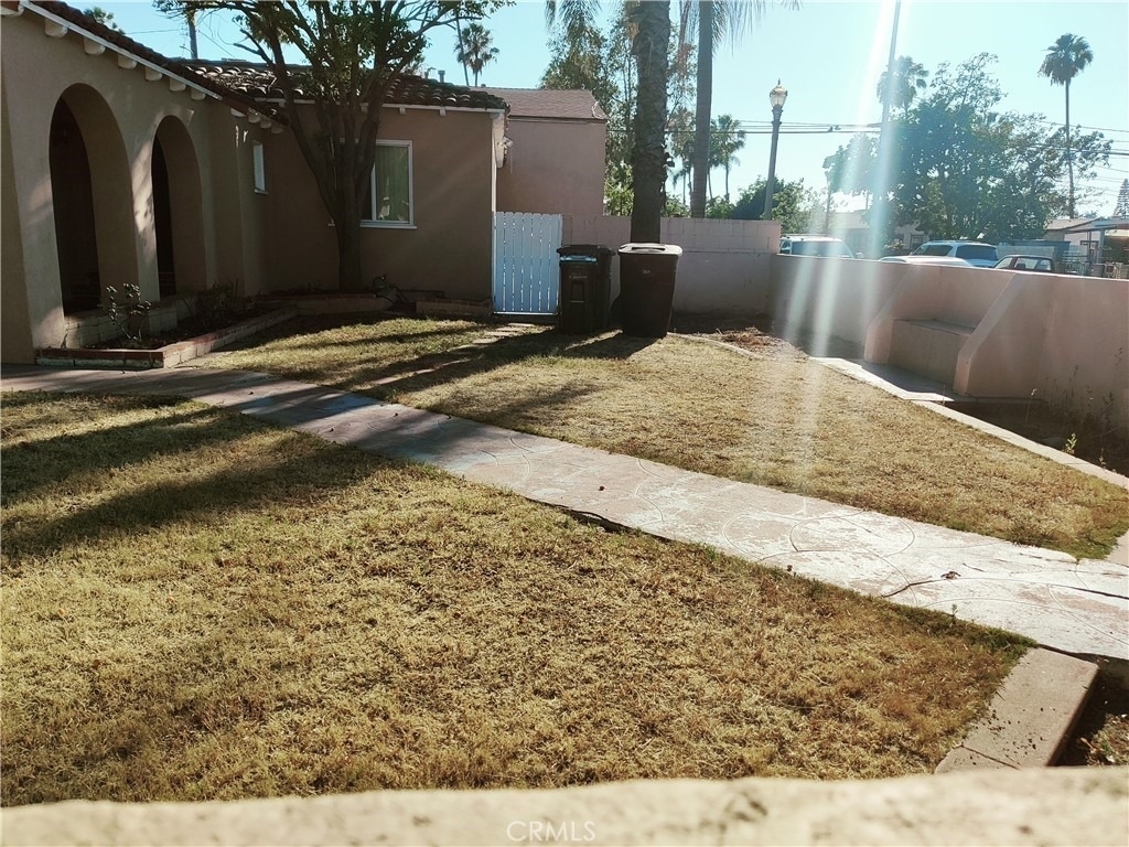 853 N Zeyn - Photo 2
