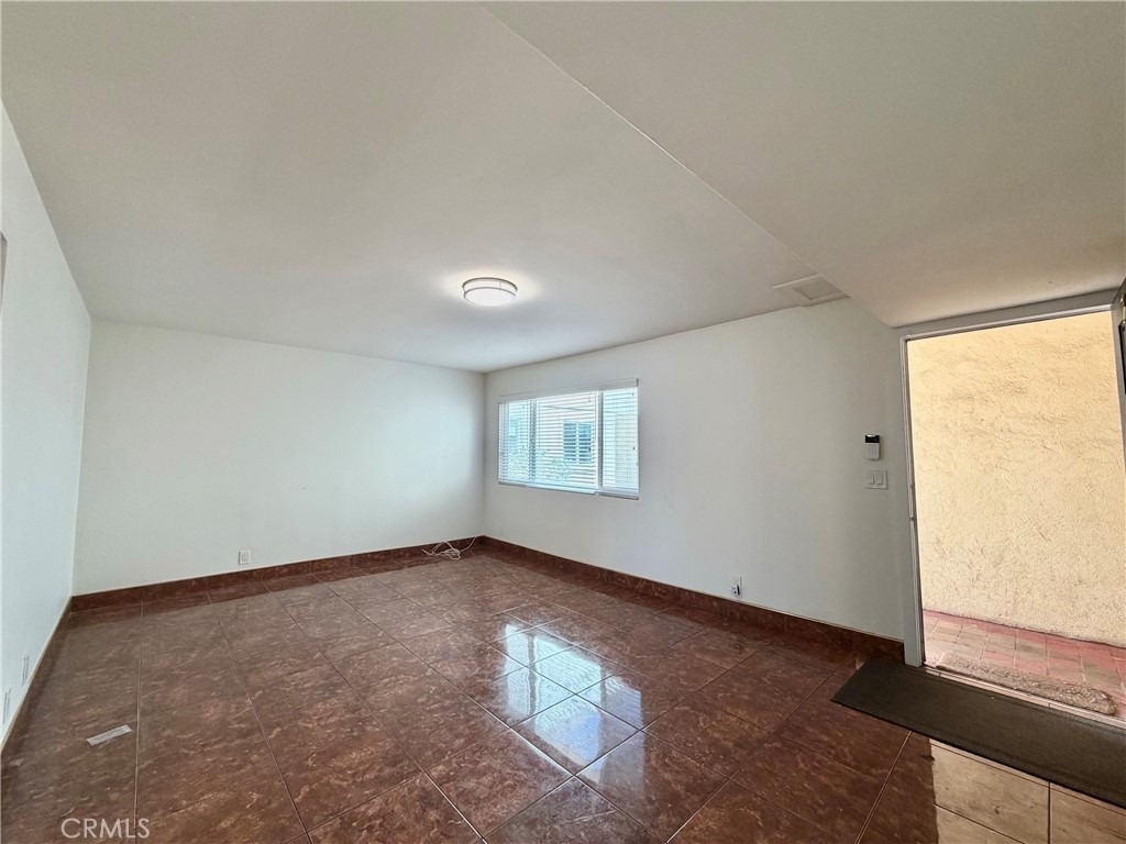 1477 W 20th - Photo 2