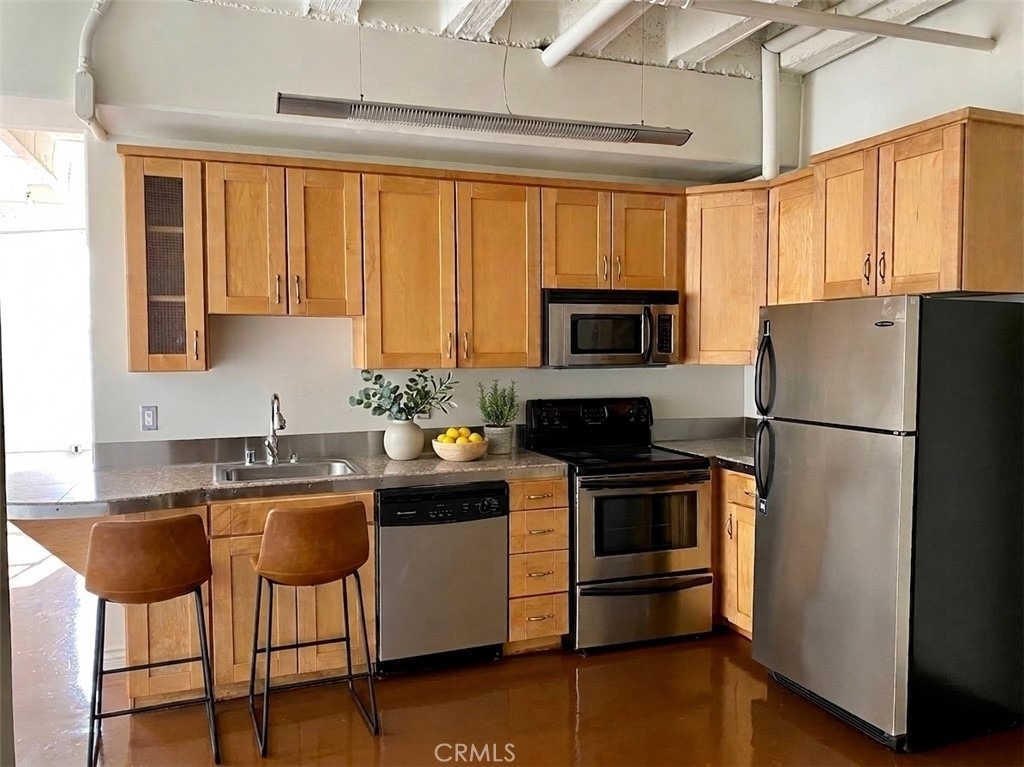 312 W 5th Street - Photo 1