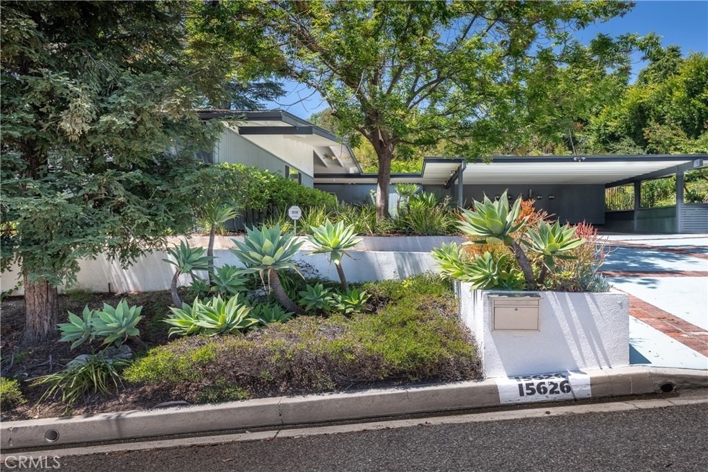 15626 Royal Ridge - Photo 0