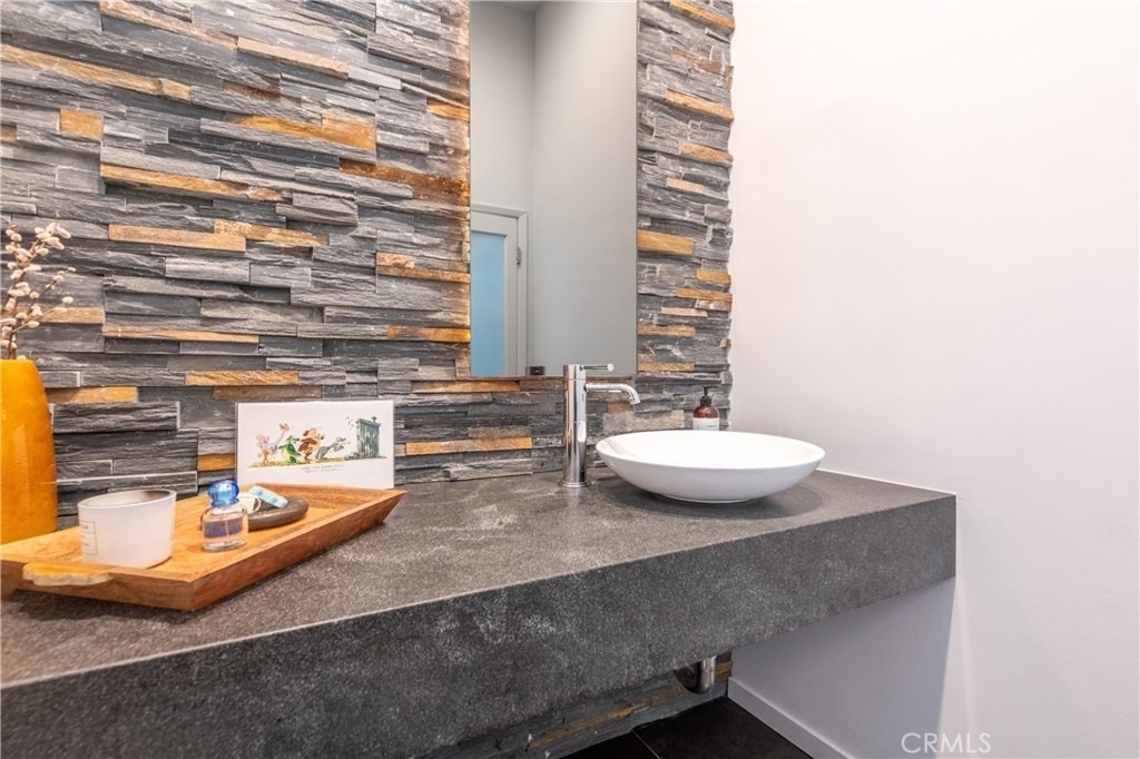 15626 Royal Ridge - Photo 17
