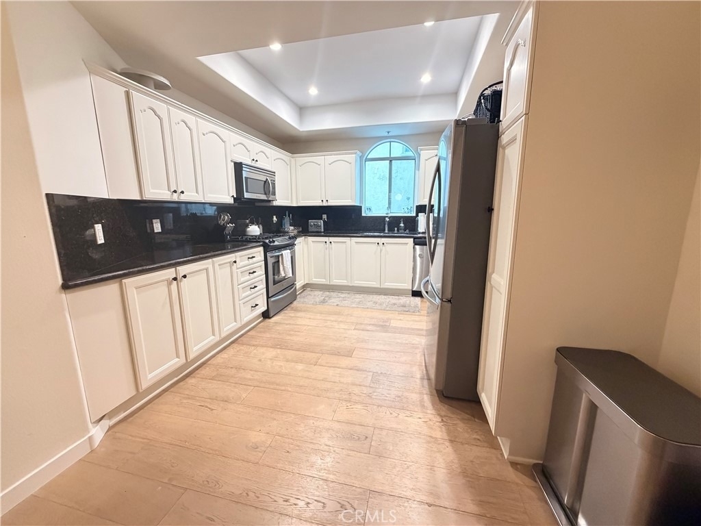 4970 Kester Avenue - Photo 4