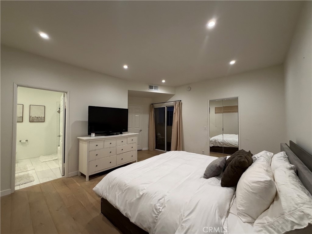 4970 Kester Avenue - Photo 7