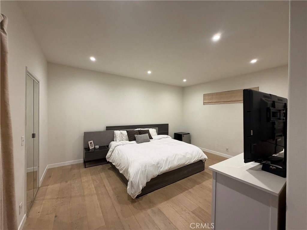 4970 Kester Avenue - Photo 6