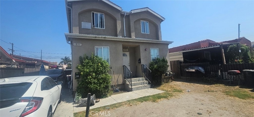 833 E 80th - Photo 2